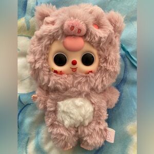 🐷 🐽 NWOB 20.5cm Baby Three in Soft Pink Pig Outfit Plush Collectible Figure Doll